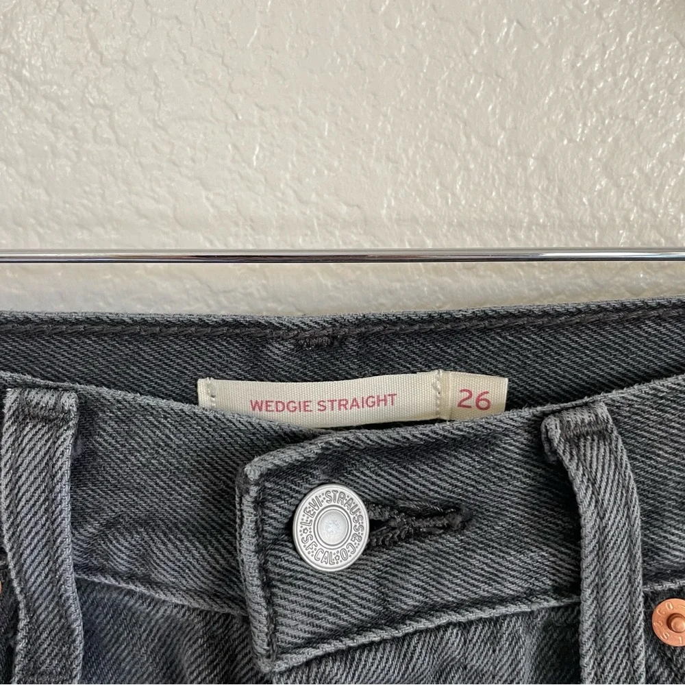 Levi’s Wedgie Straight Leg Black Distressed Denim Jeans 100% Cotton Frayed Hem